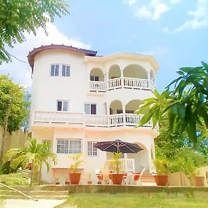 Annie's White House On The Hill Apartment Negril